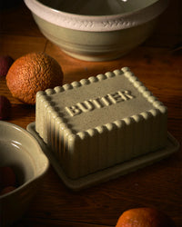 Robert Gordon | Kitchen Life Large Butter Dish - Peppercorn