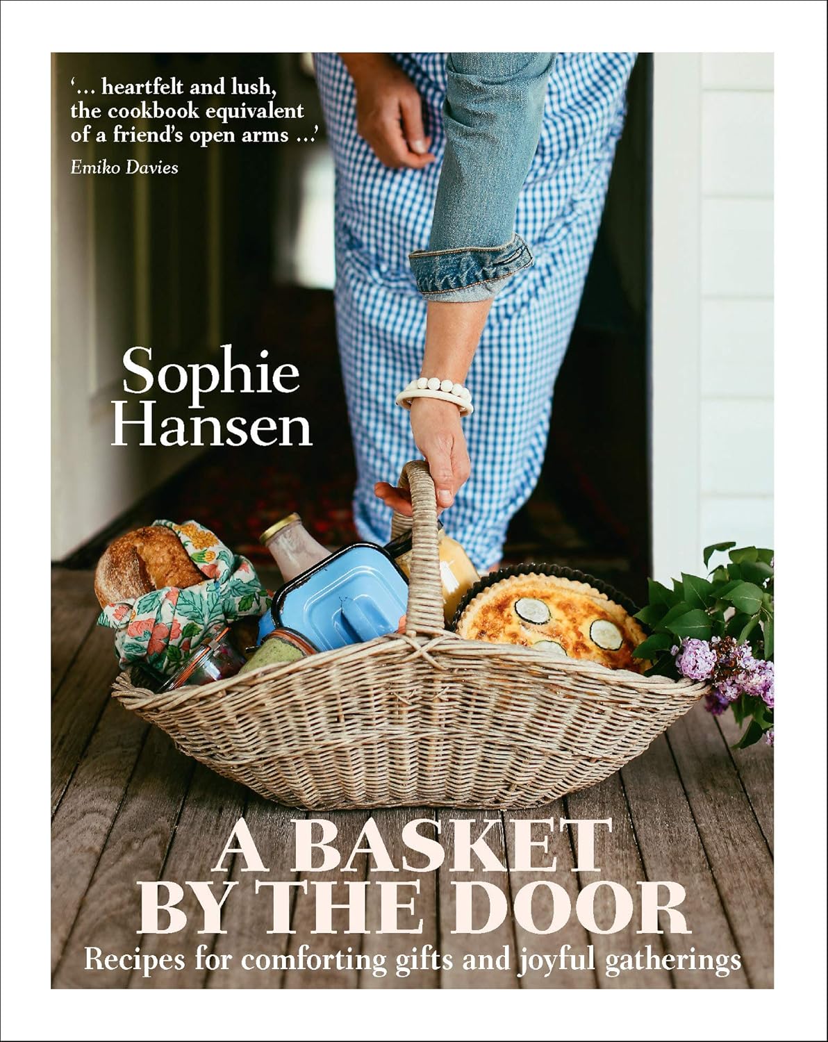 A Basket By The Door: Recipes for comforting gifts and joyful gatherings by Sophie Hansen