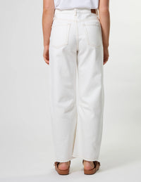 CARSON BARREL JEAN - ECRU