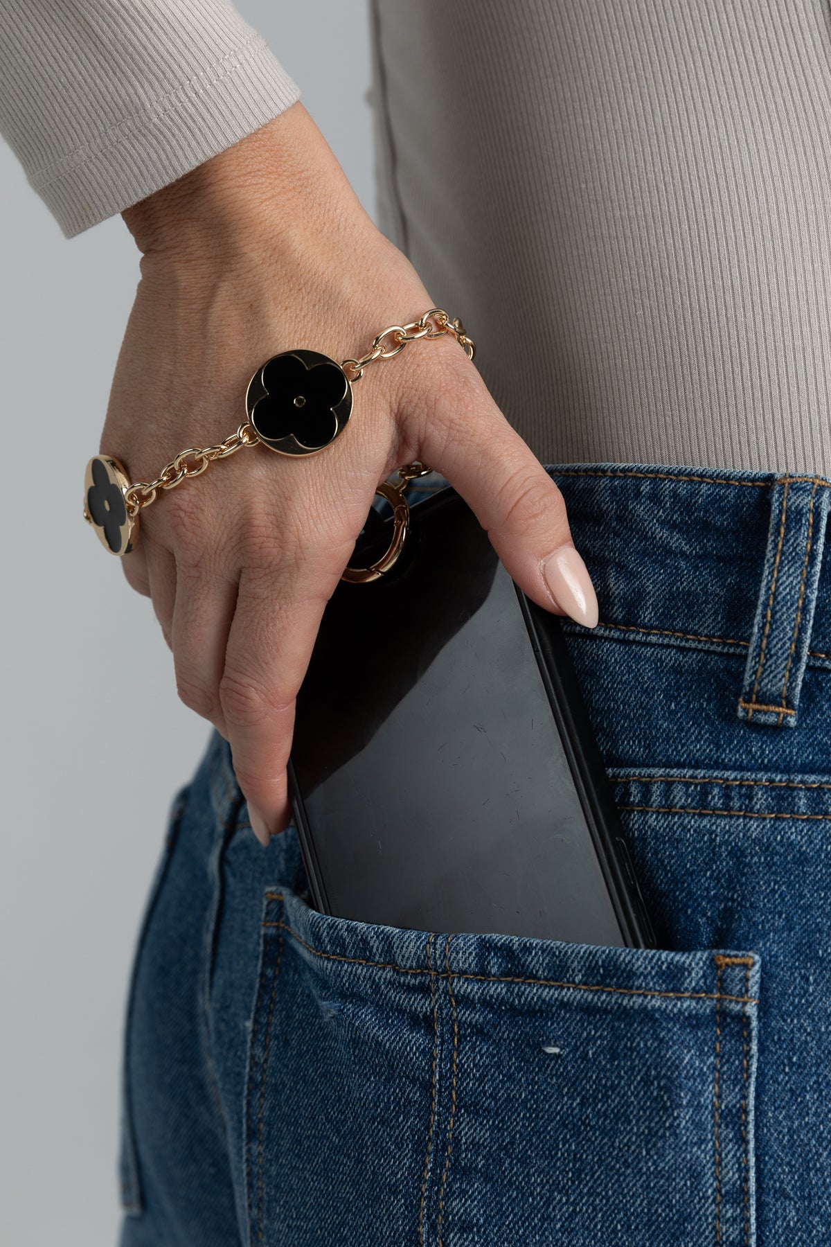 Holiday Life | Celina Phone Chain