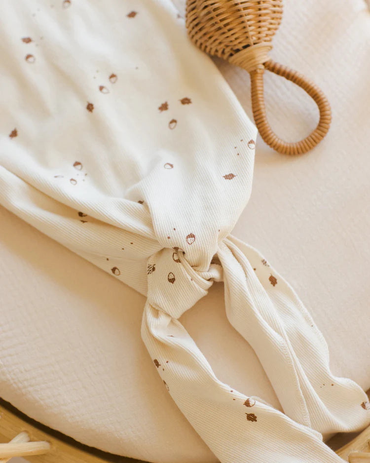 Quincy Mae | Knotted Baby Gown + Hat Set || Acorns
