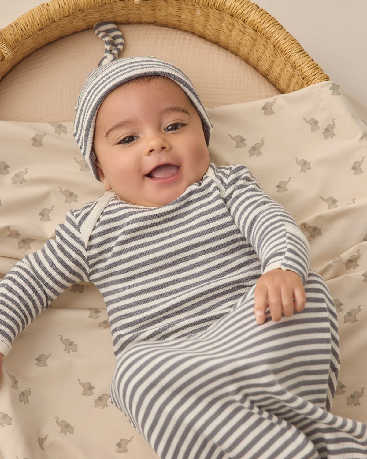 Quincy Mae | Knotted Baby Gown + Hat Set || Ocean Stripe
