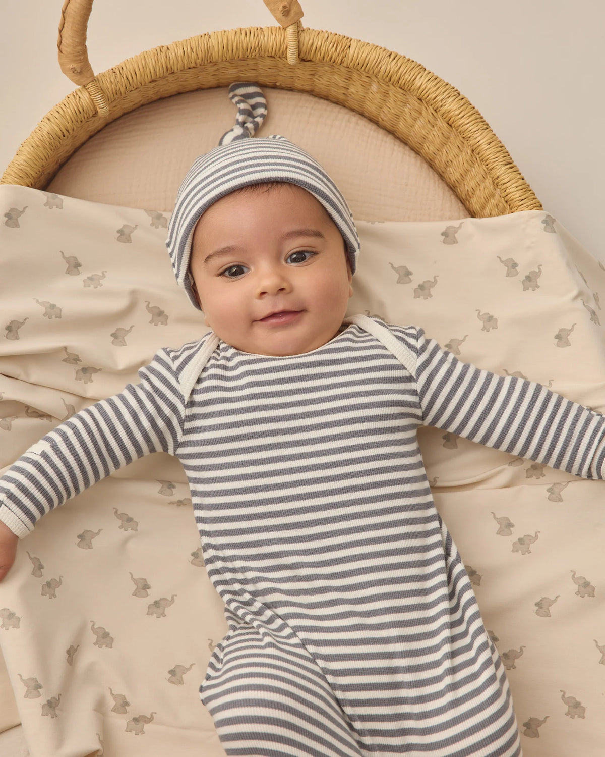 Quincy Mae | Knotted Baby Gown + Hat Set || Ocean Stripe