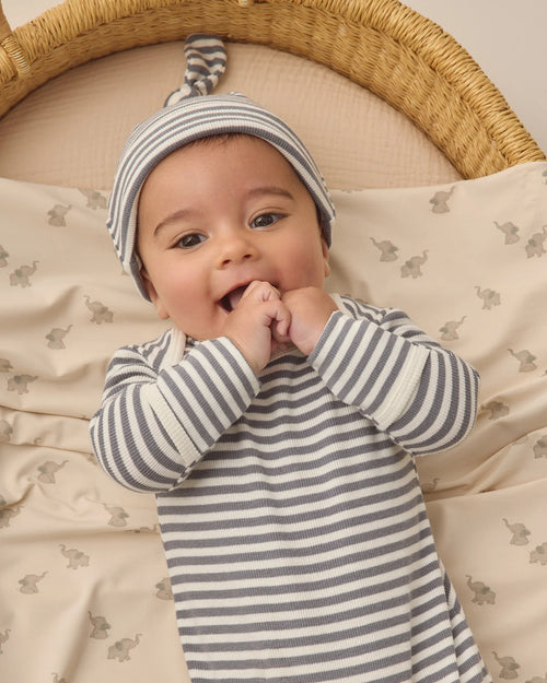 Quincy Mae | Knotted Baby Gown + Hat Set || Ocean Stripe