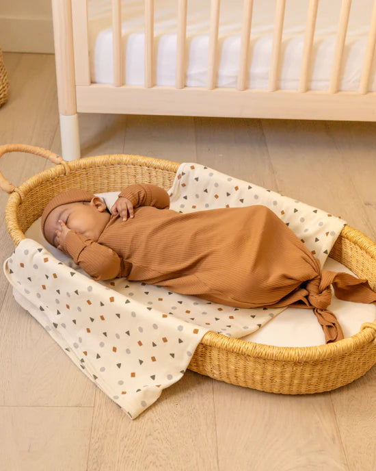 Quincy Mae | Knotted Baby Gown & Hat Set - Cinnamon
