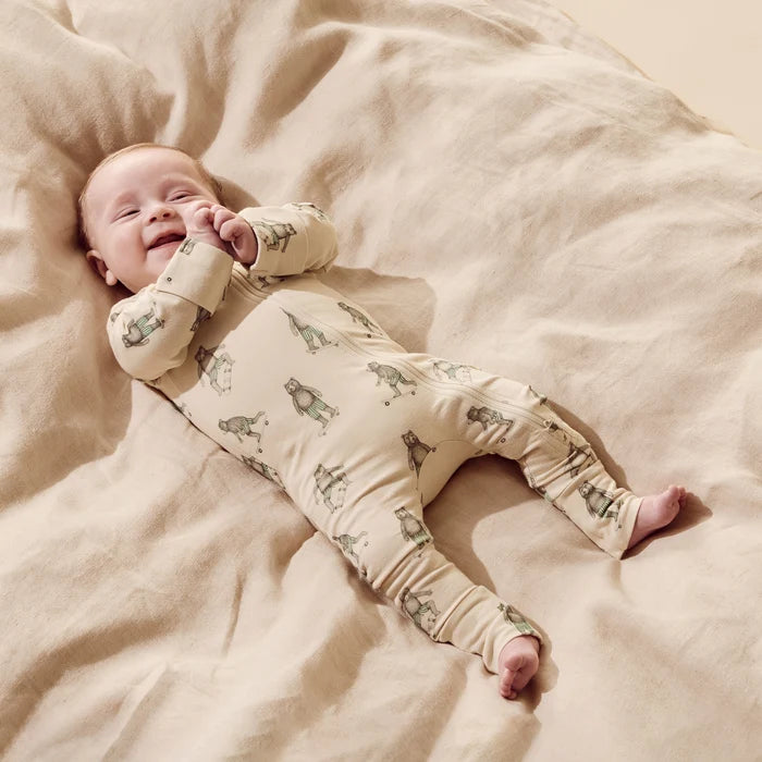 BABY BOY WITH A BEIGE ZIPSUIT WITH BEAR PRINT