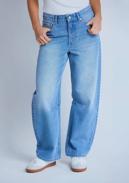 CARSON BARREL JEAN - MID BLUE