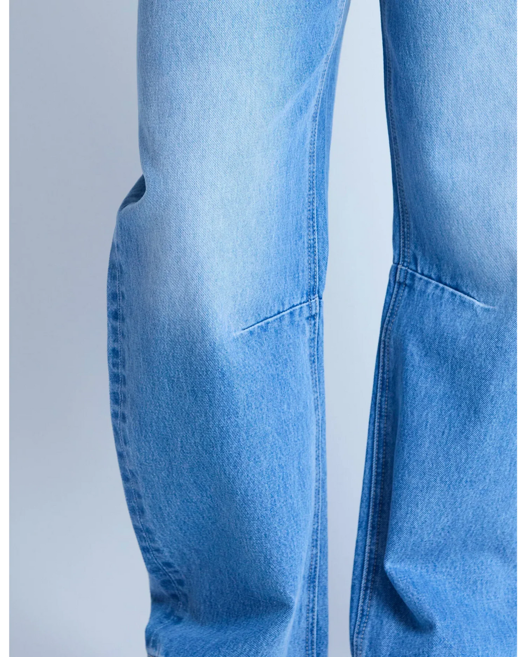 CARSON BARREL JEAN - MID BLUE