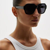 Assembly Label - Frame 16 Oversized Sunglasses Black